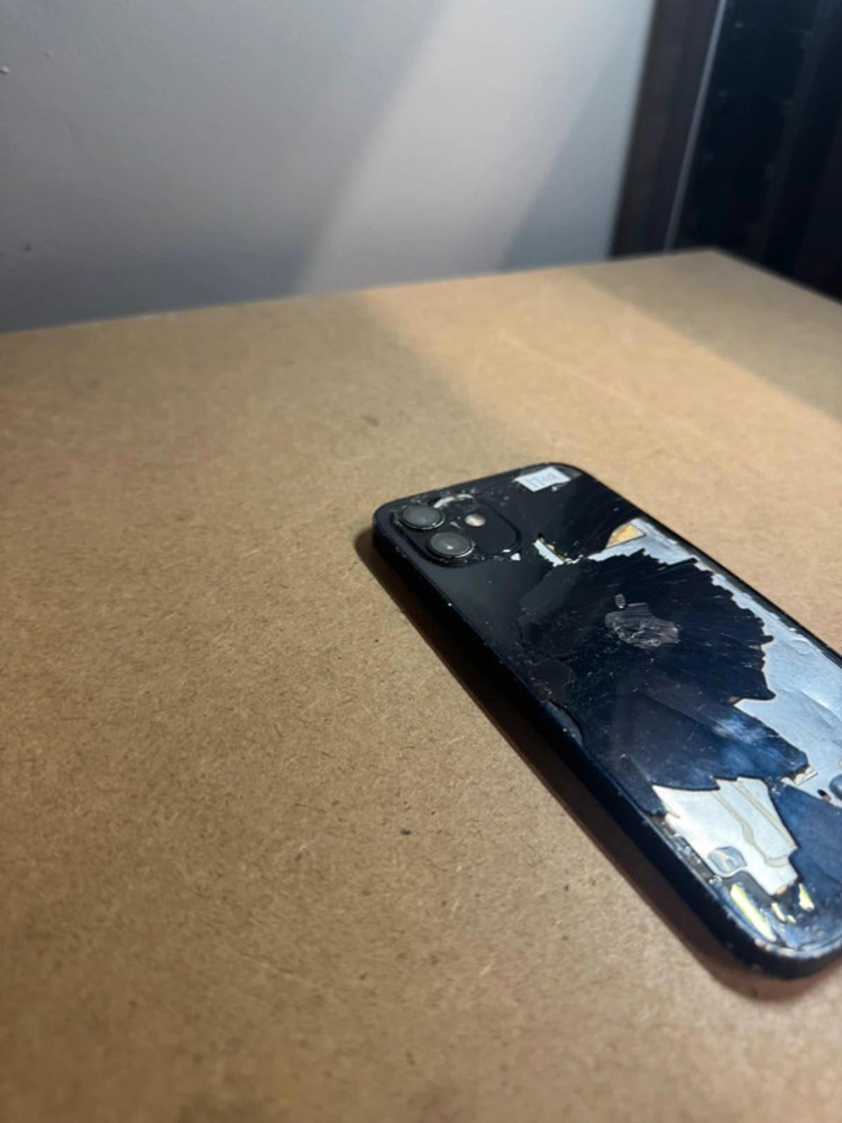 Apple iPhone 12 - 64gb - black - unlocked